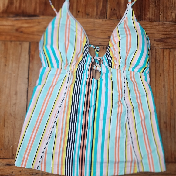 Amazon Other - 5/$25 🪴 Stripe Tankini Top Size Small